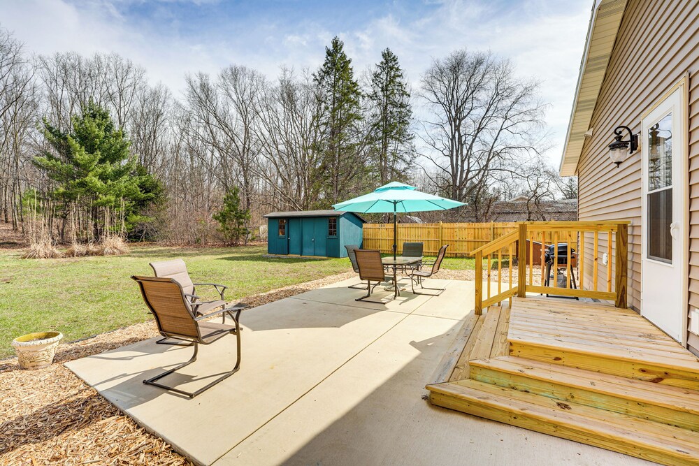Boat, Fish & Hike: Cozy Getaway in Twin Lake!