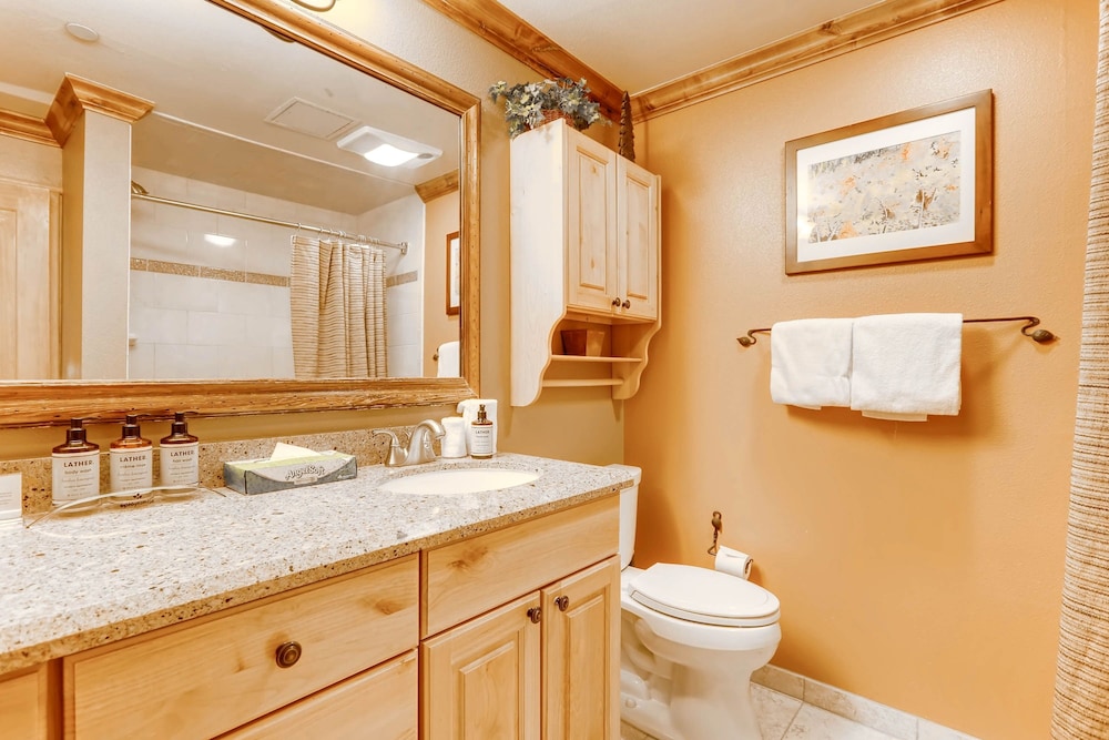 Summit County Vacations - Updated 1br Premier  At Black Bear Lodge- Kids Ski Free 1 Bedroom Condo by RedAwning - Property Image 9