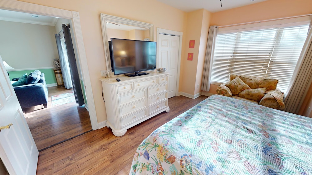 Magnolia Pointe Luster Leaf 4886-101 3 Bedroom Condo