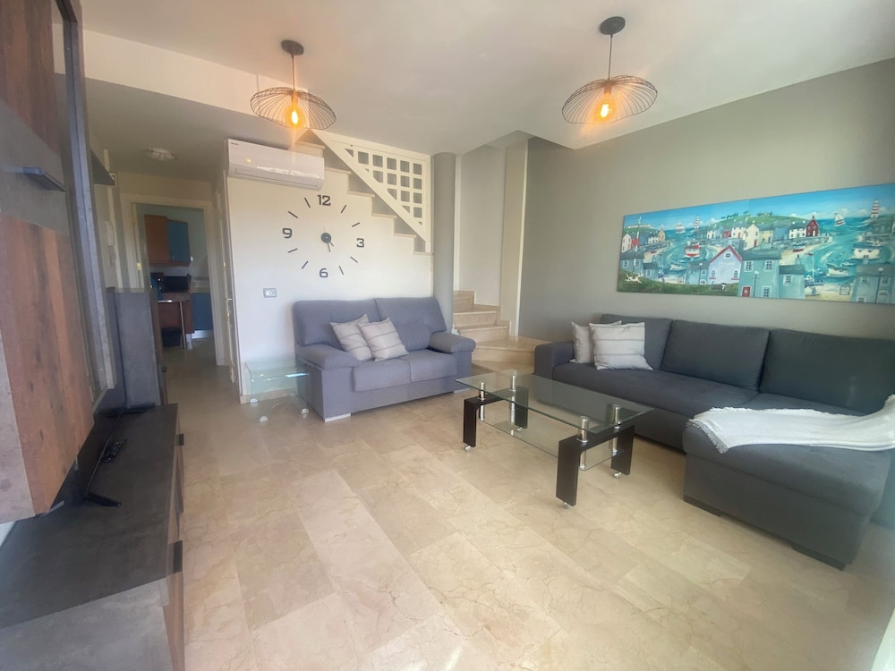 New Renovated Family Home Above Swimming Pool!