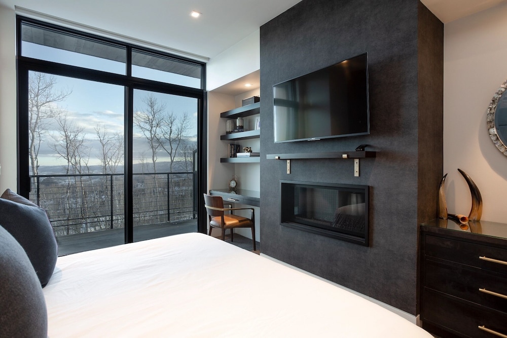 One Empire Pass Lodge at Deer Valley Resort - Three Bedroom Residence #404 3 Condo