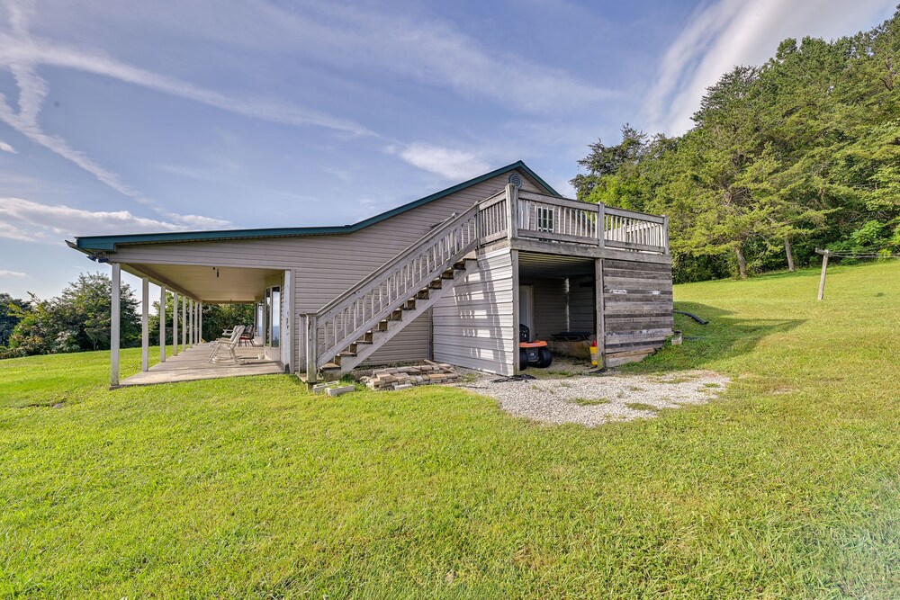 Cozy Kentucky Getaway w/ Panoramic Farm Views! view 2