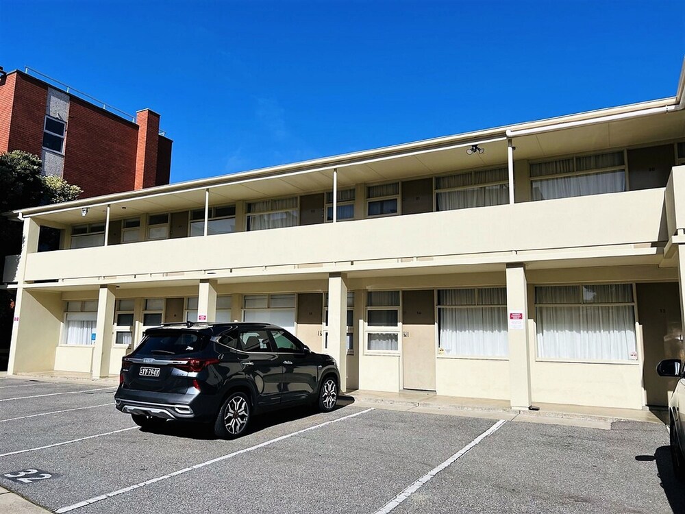 Unwind Glenelg Studio Apartment no 30