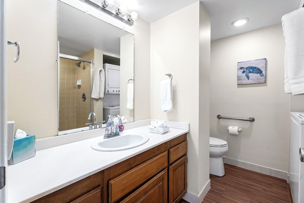 End Unit Oceanview Condo - Pool - Sauna & Tennis! - Vrkcv