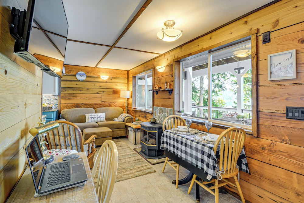 Outdoor Kitchen & Canal Views: Cabin in Quilcene!