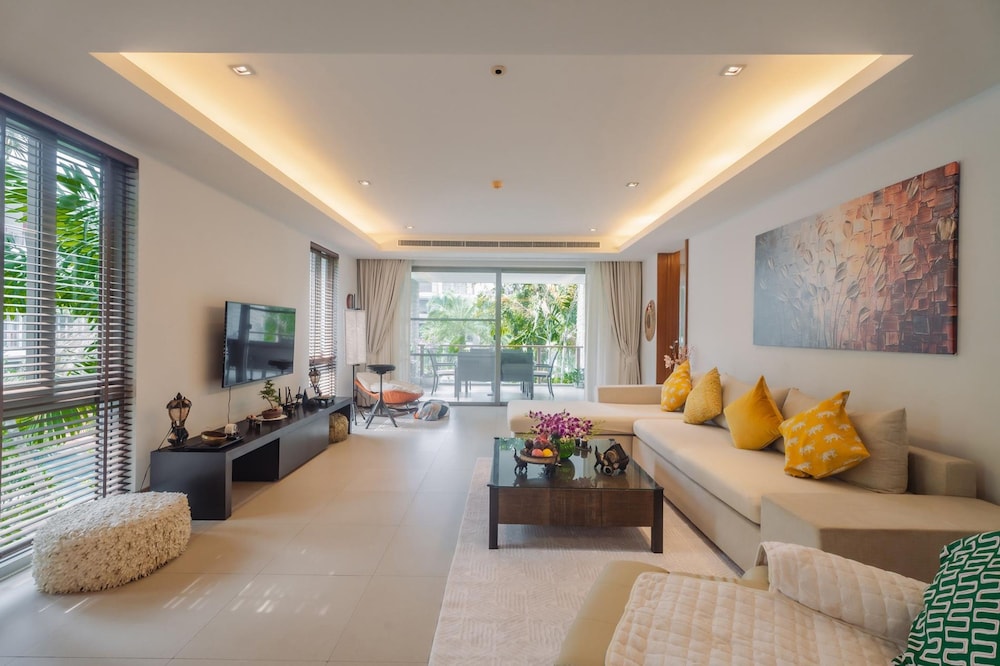 Pearl Of Naithon 3 Bedroom Beachfront Condo