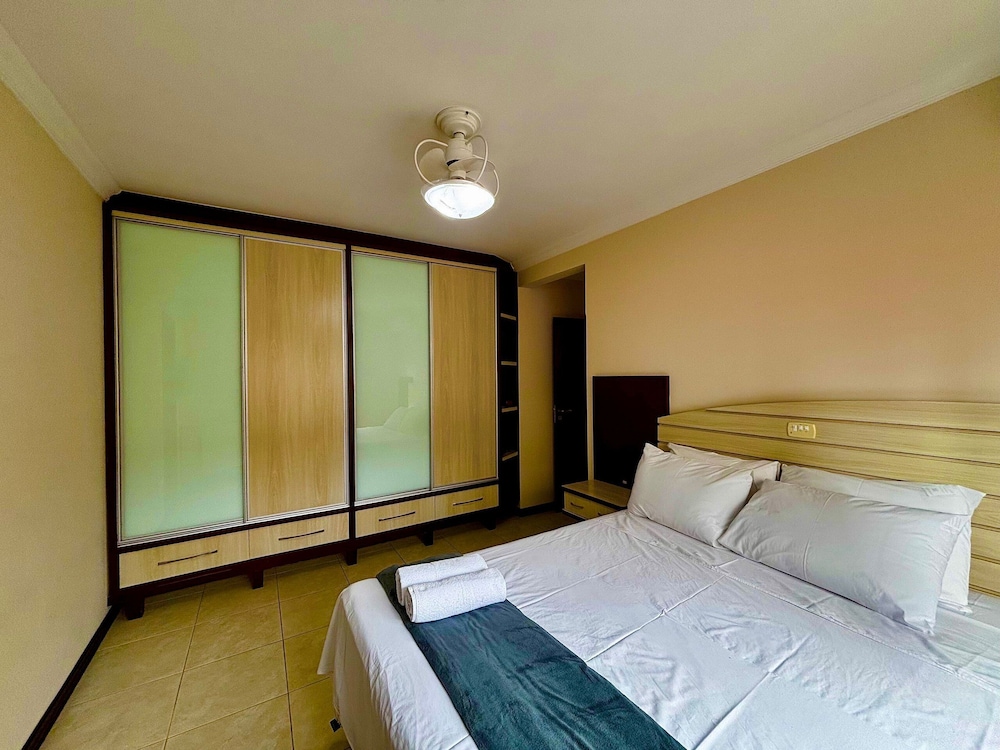 Apt w/ Gourmet Balcony Oceanfront Rkr0502