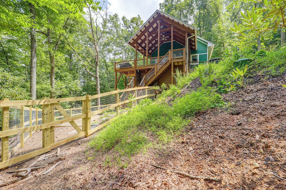 Pet-friendly West Jefferson Home w/ River View! - main view