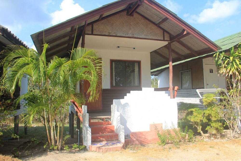 The Beach Village - Hostel