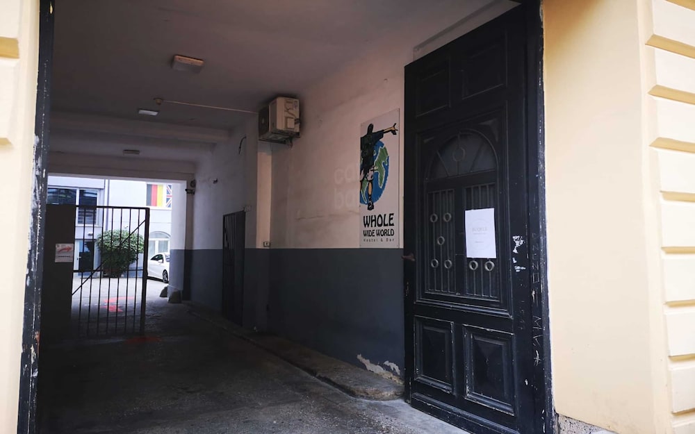 Whole Wide World Hostel & Bar