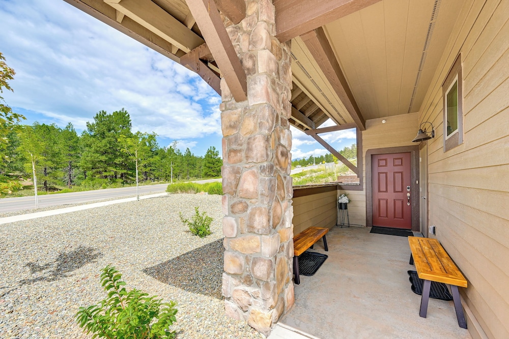 2 Mi to Dtwn & Nau: Flagstaff Condo w/ Patio! view 3