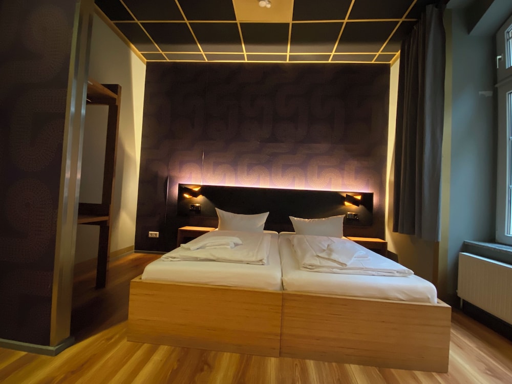 Singer109 Hostel