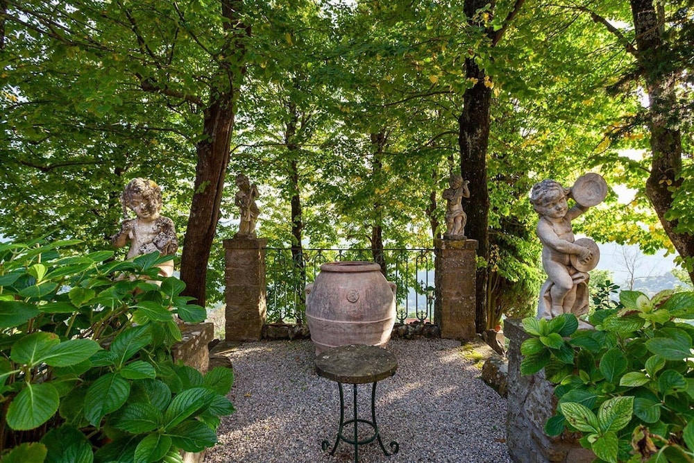 Belvilla by OYO Villa Torreone