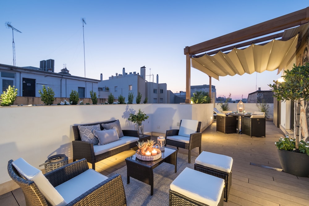 Chezmoihomes Plaza Nueva Premium