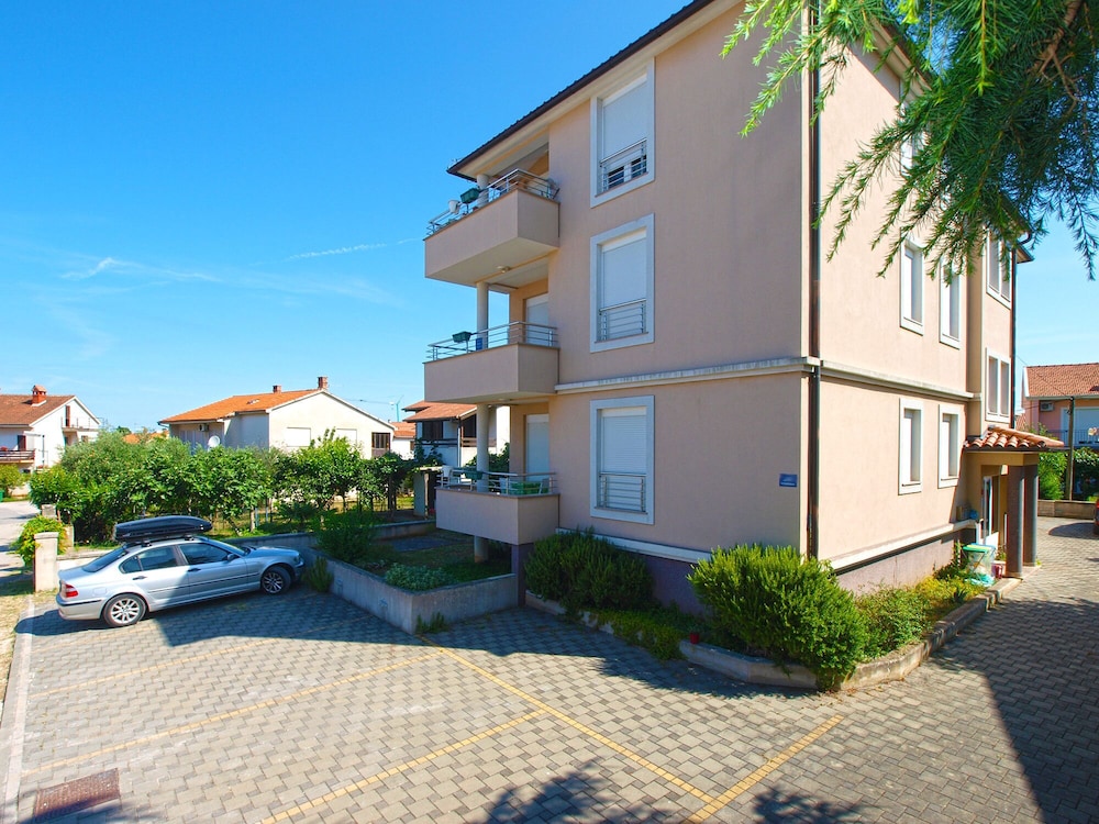 Apartment 1932