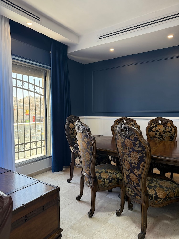 3bedroom Aprt of 200sqm Near Movenpick Hotel Amman
