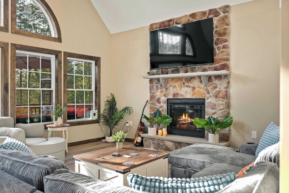 Lakeview Sunset Heaven Waterfront Escape + Private Dock Firepit + Game Room New Construction