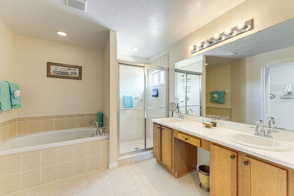 Pool, Games + Family Fun! Davenport Home by Disney