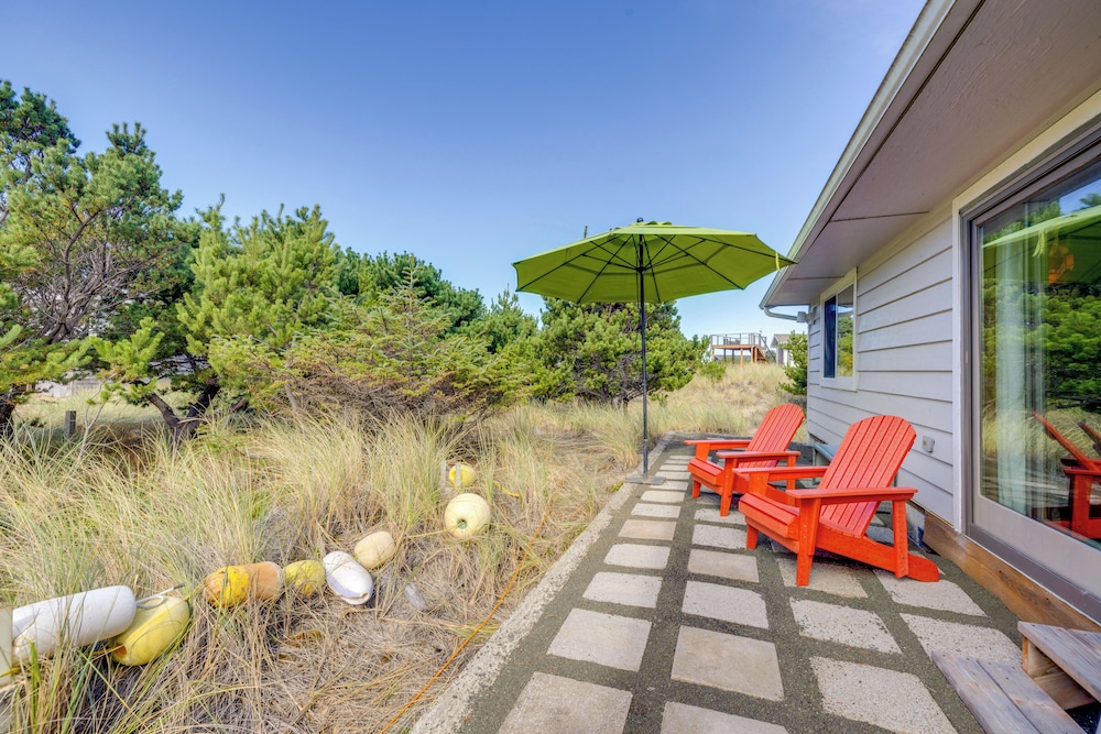 1/8 Mi to Neskowin Beach! Cozy Oregon Coast Home