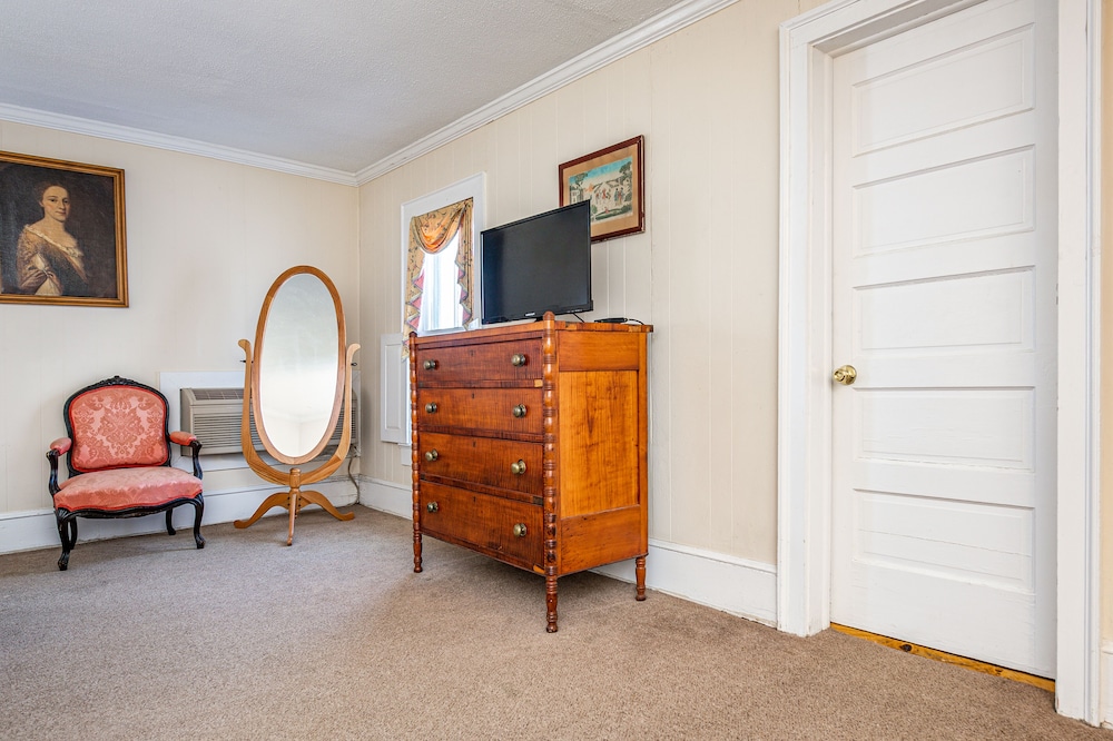 Wayside Inn