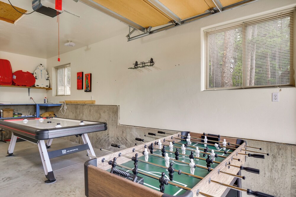 Hot Tub + Game Room: Fairplay Cabin Near Hiking