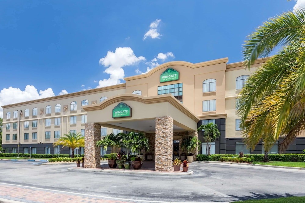 Hotel Wingate by Wyndham Convention Ctr Closest Universal Orlando - Image 1
