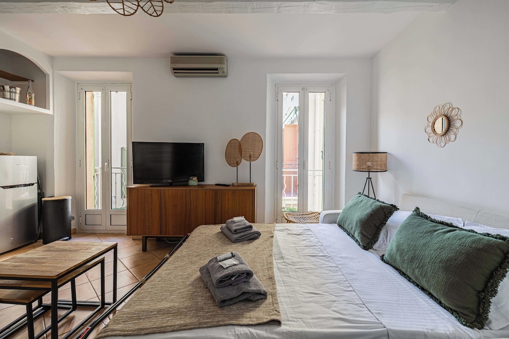 Charming Apartment in the Heart of Le Suquet view 5