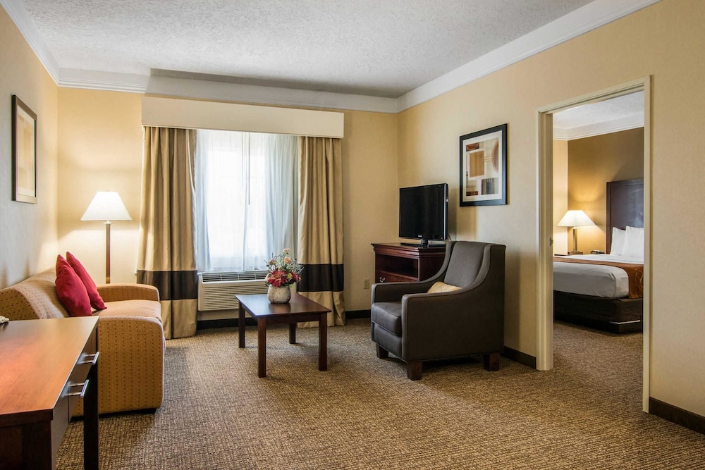 Albany Vacations - Comfort Suites Linn County - Property Image 17
