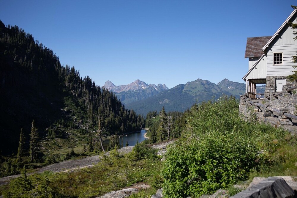 87sl - Starlink - Sauna - Pets Ok - Sleeps 8 2 Bedroom Cabin by RedAwning view 2