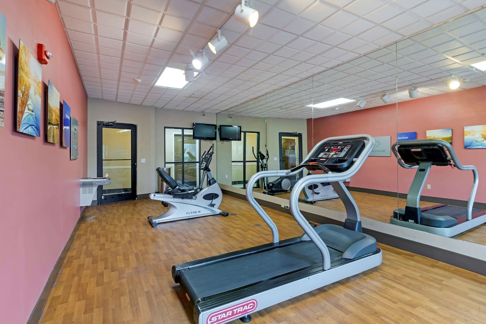 Port Wentworth Vacations - Comfort Suites Savannah North I-95 - Property Image 8