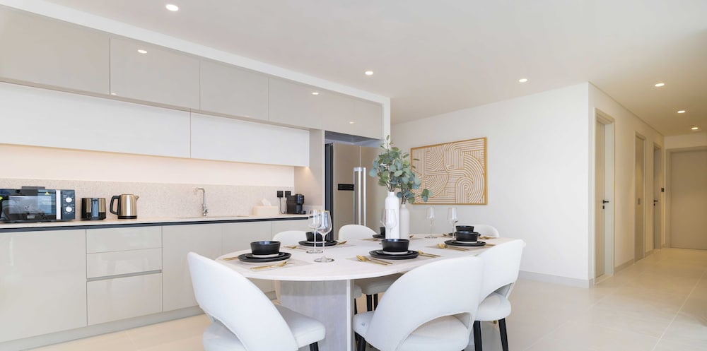 LUX The Marina Vista Beachfront Suite
