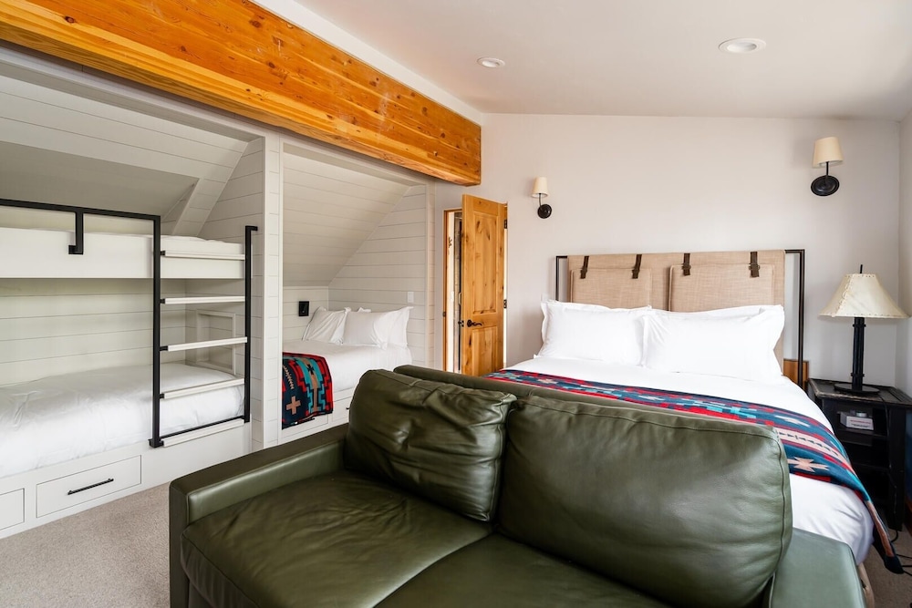 7 Gambler 4 Bedroom Home by Moonlight Basin Lodging view 3