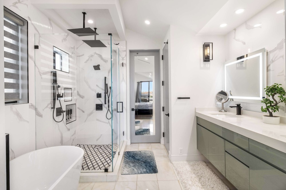 @ Marbella Lane - Luxi 4BR Haven w/ Skyscape Views