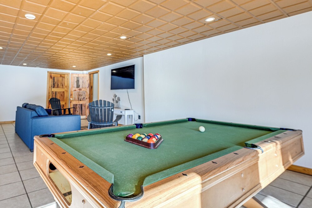 Hot Tub & Private Sauna: Wausau Family Home