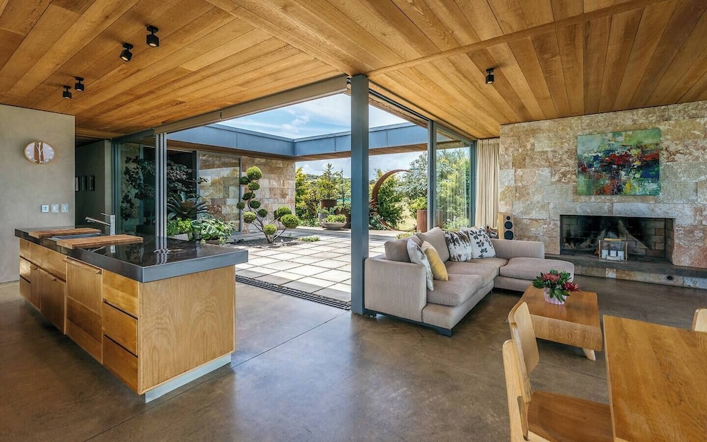 Waiheke Island Coastal Retreat