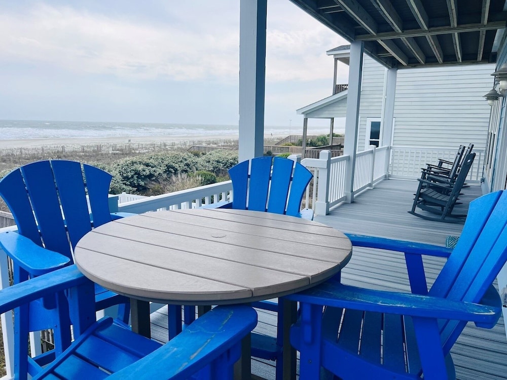 Sunny Times 4 Bedroom Home by RedAwning