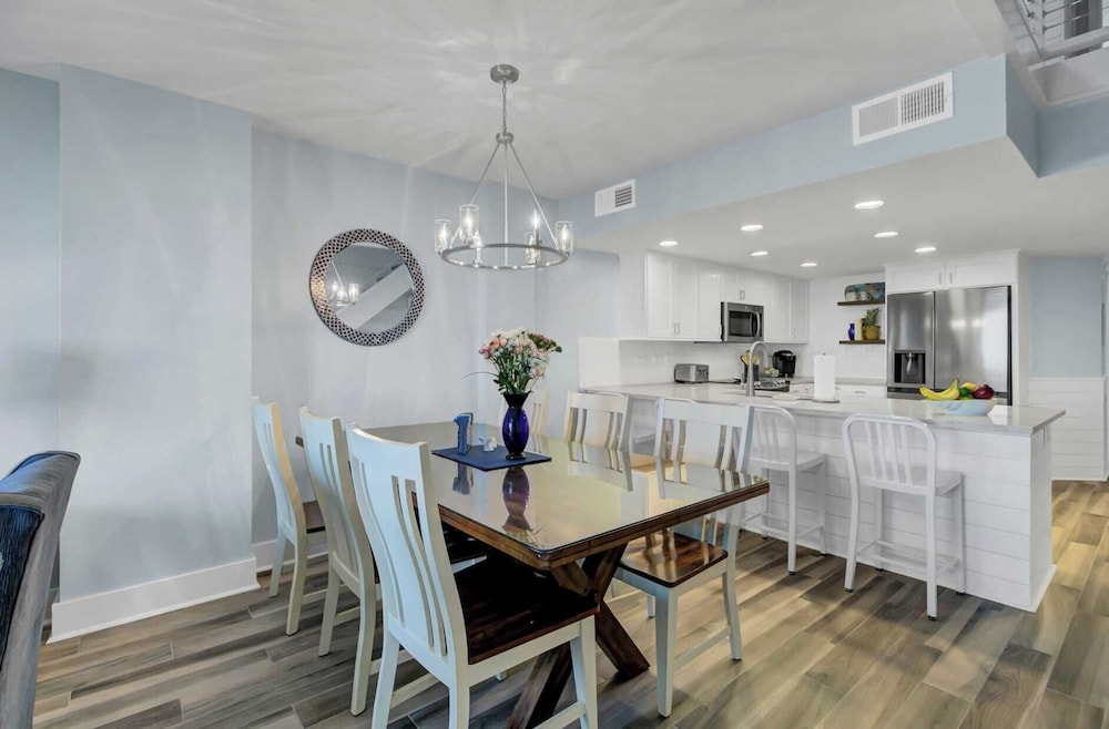 423 C Shipwatch by Avantstay Ocean Views Community Pool Close to Beach