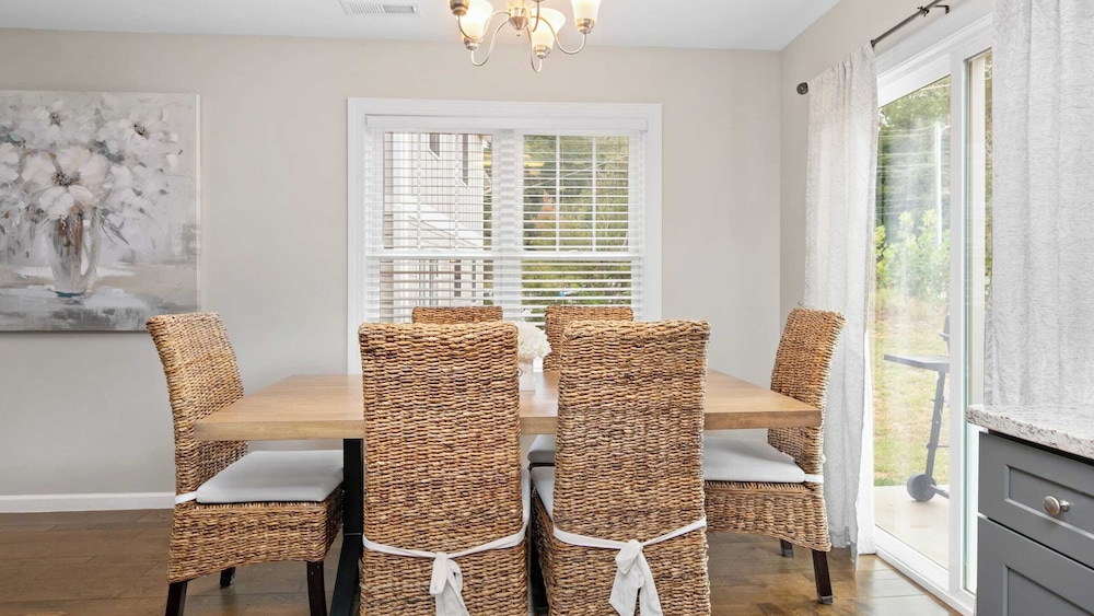 10 Townhomes, Sleeps 89 6 Mins to DT Asheville Sycamore Cove by Avantstay