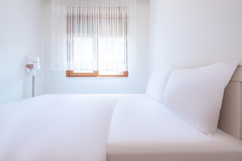 Pleasant Flat Close to Metro Station in Maltepe