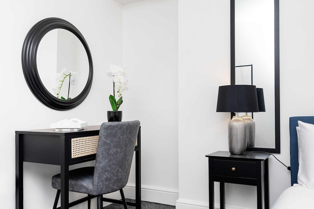 2 Bedroom Apartment-free Parking