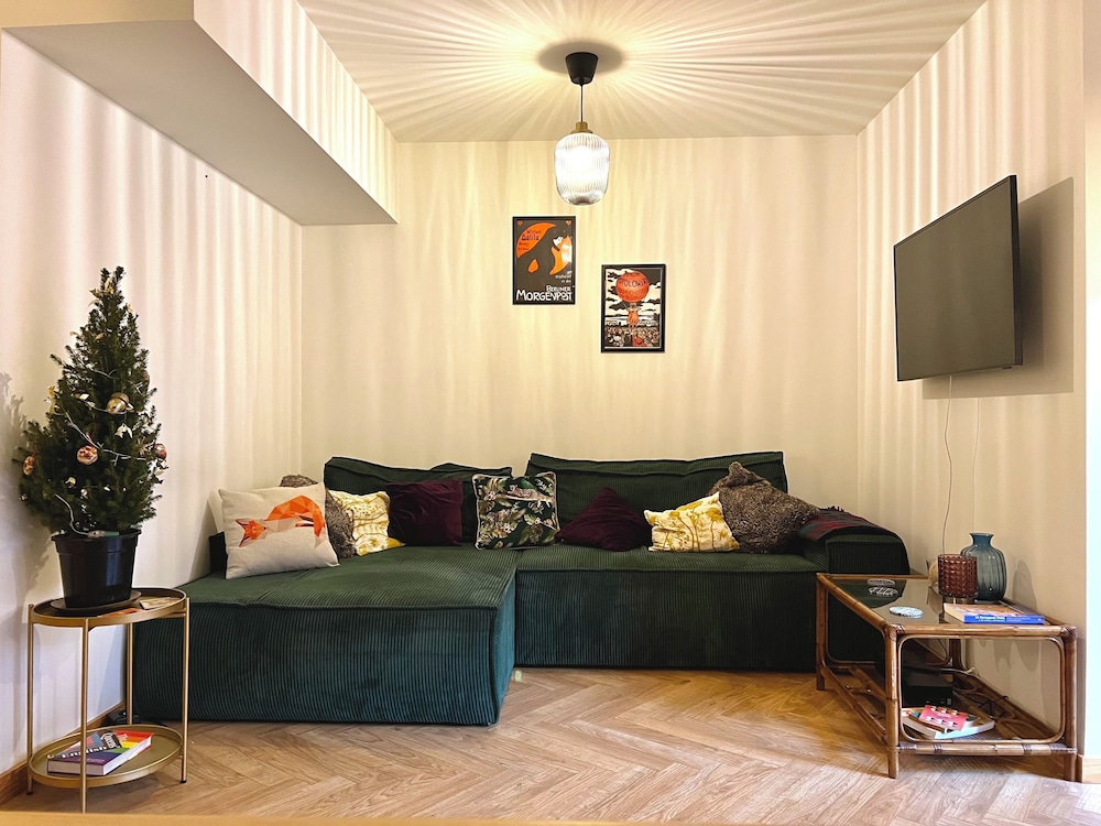 Alegr0 · 60s Chic Central Apartment w/ Garden