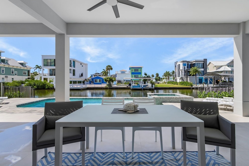 141 Brand New Luxury 6br/6ba Build W/ Heated Pool! 6 Bedroom Home
