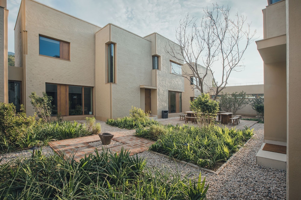 The Long Circle House
