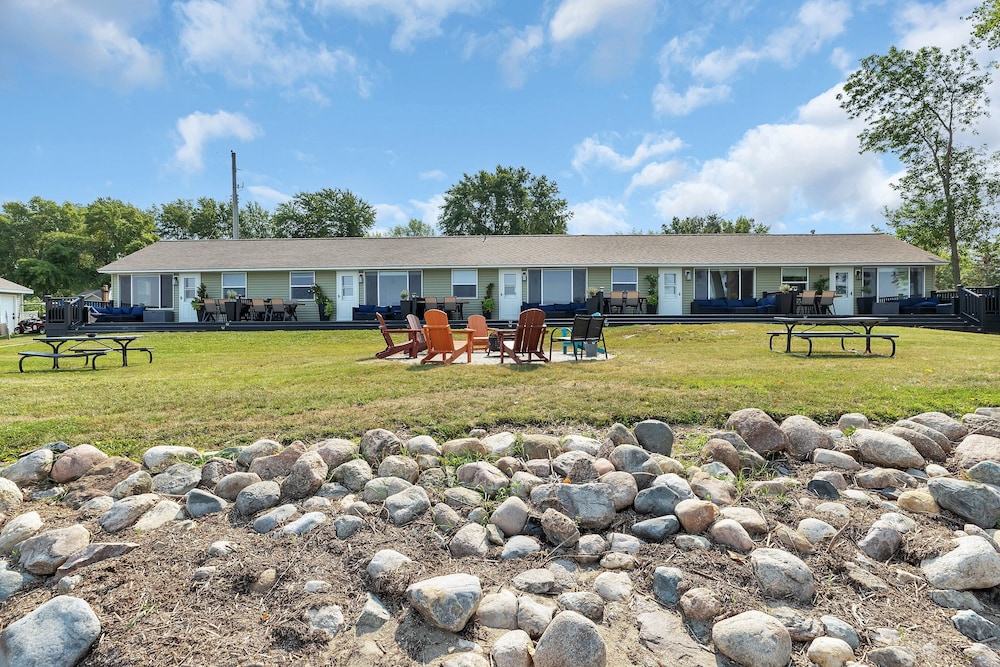 Rizzy's on the Lake - Property Image 20