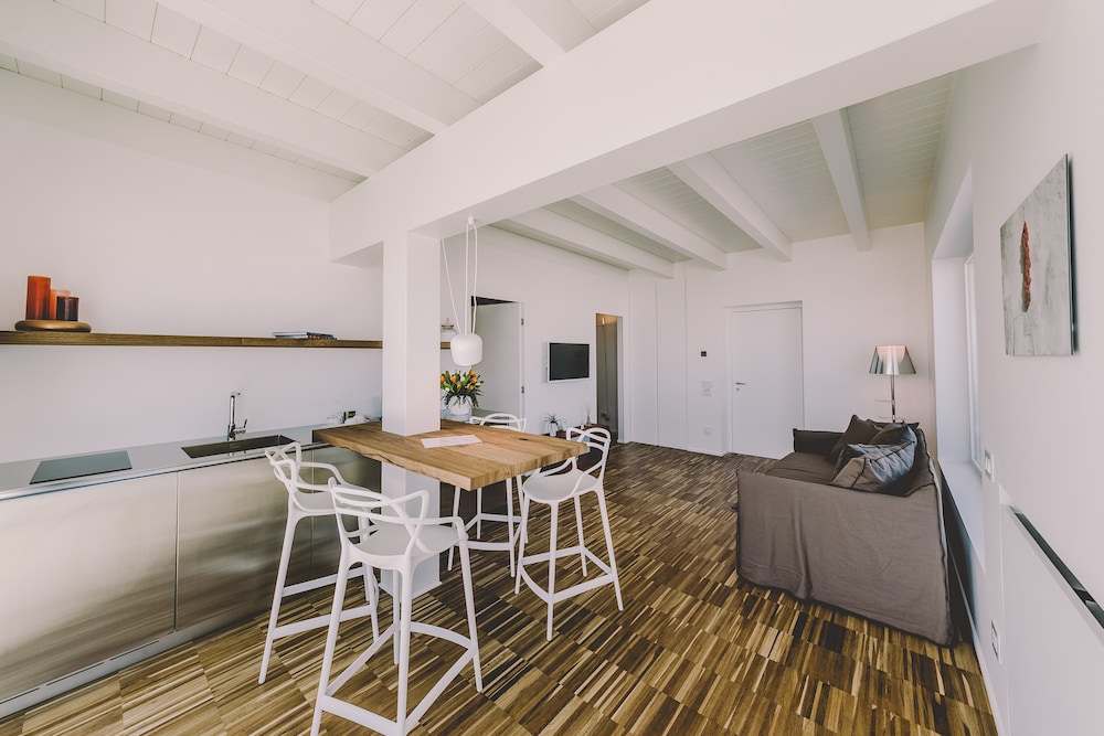 Suite 10