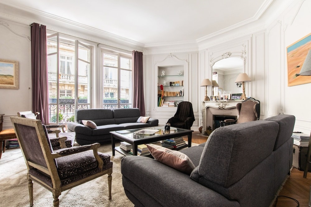 Splendid 5BR Family Apartment - Trocadero