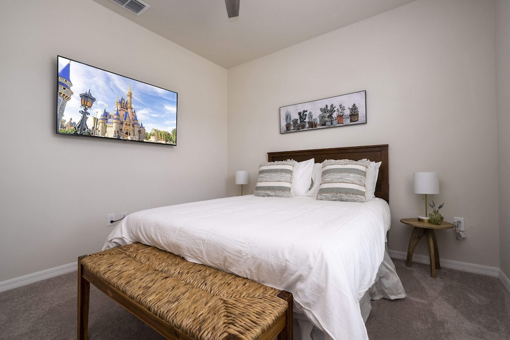 Stunning 5Bd w/ Pool @ Windsor Island Resort 3814 - Image 3