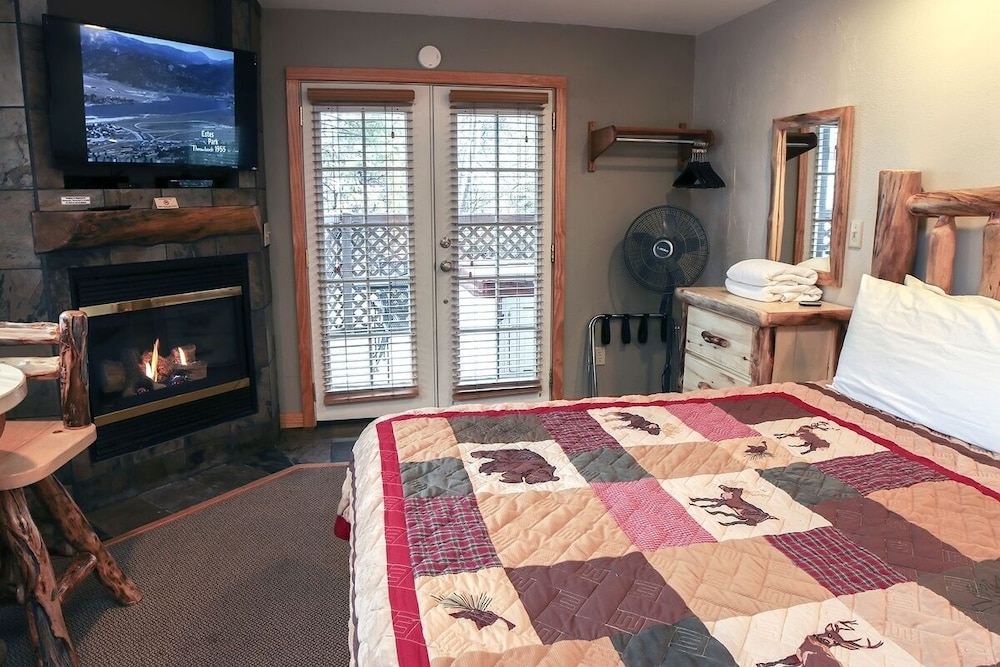 Denver Vacations - Fawn Valley Inn: 254 1 Bedroom Apts - Property Image 1