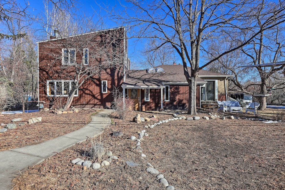 5 Mi to Dtwn Denver: Peaceful Lakewood Home!