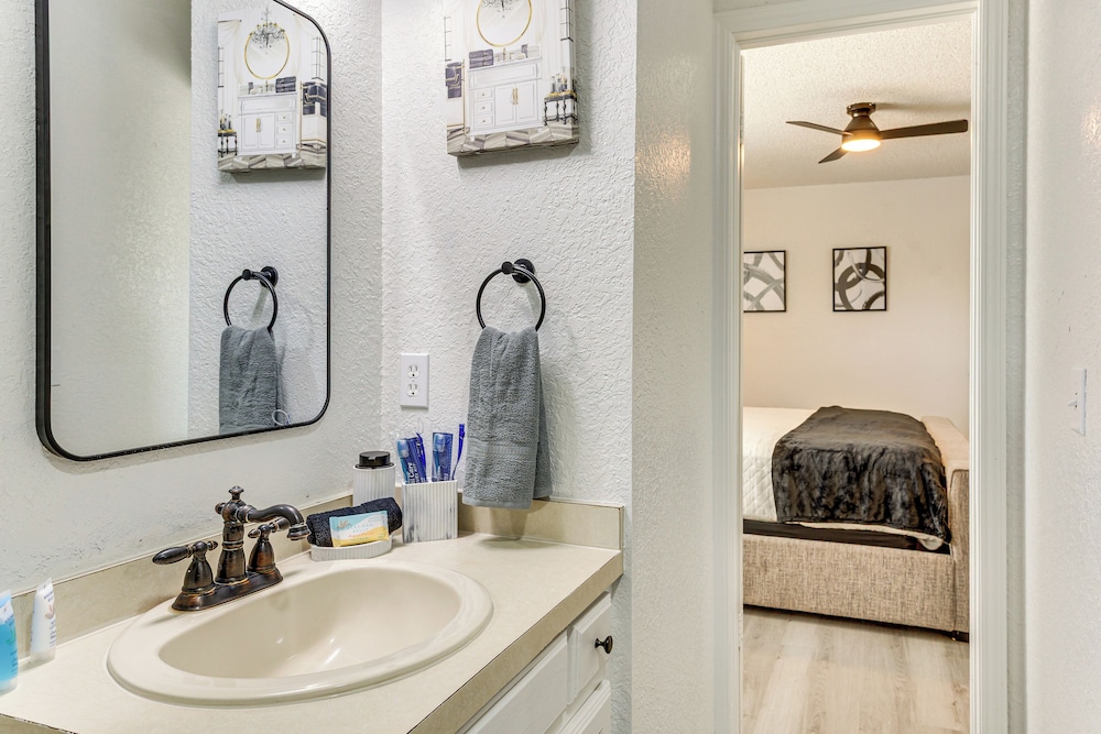 South OKC Home w/ Game Room: 18 Mi to OU Campus!